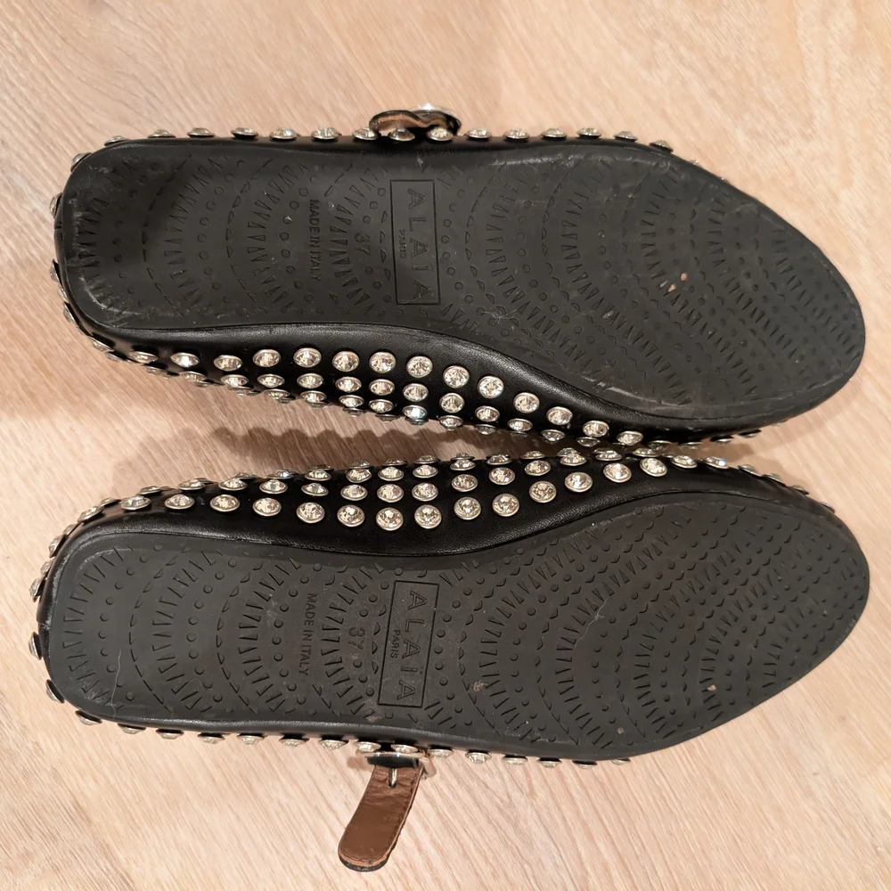 Steve Madden Black Mary Jane Flats with Silver Rhinestone Jewel Studs - Picture 4 of 4